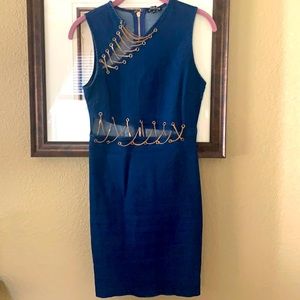 Beautiful gold chain detailing